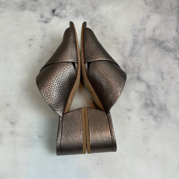 Vince Karsen Metallic Pebbled Leather Slide Sandals - Picture 7 of 12